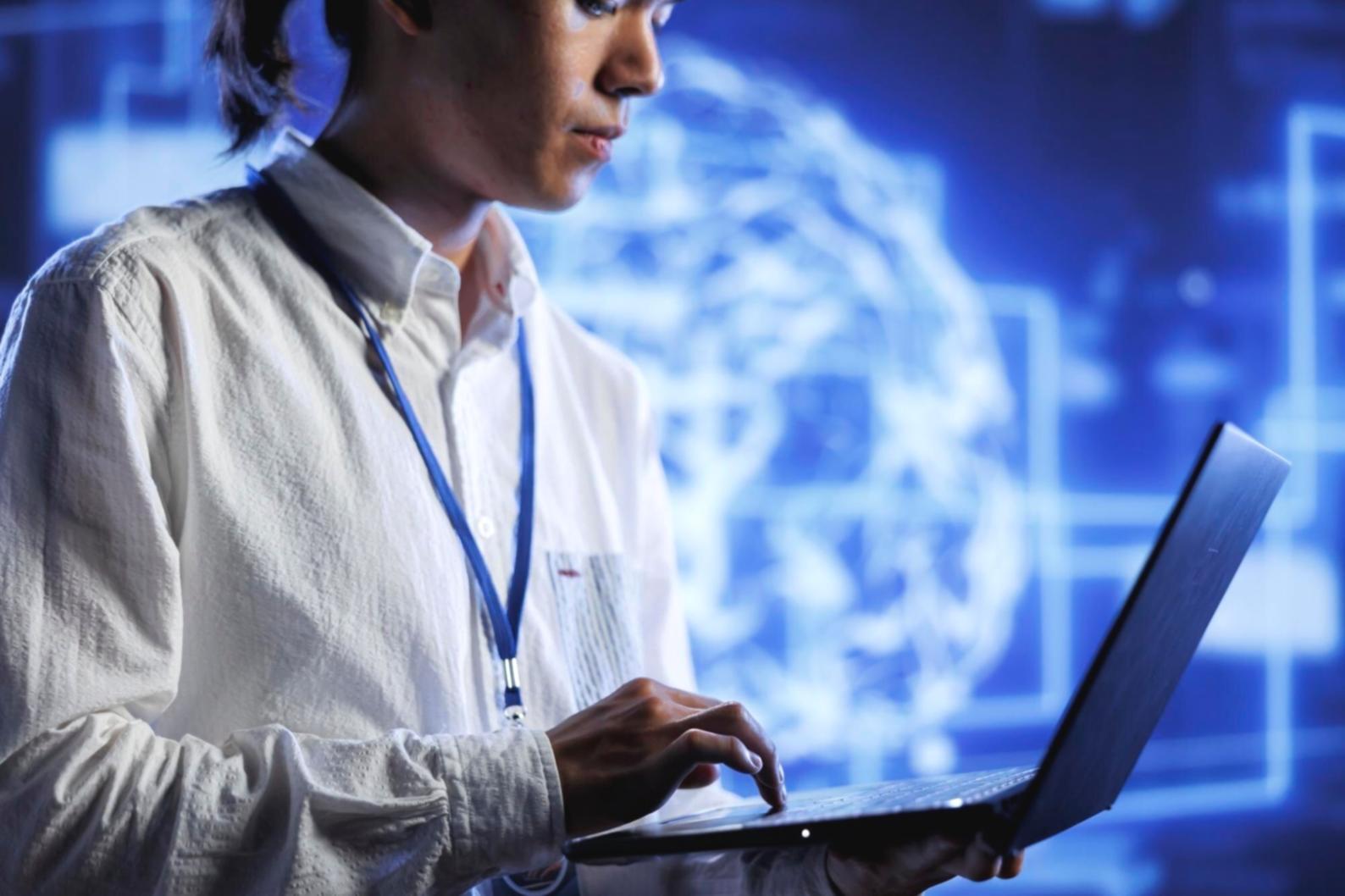 Netzwerktechniker bei der Analyse von Verbindungsproblemen mit diagnostischen Tools